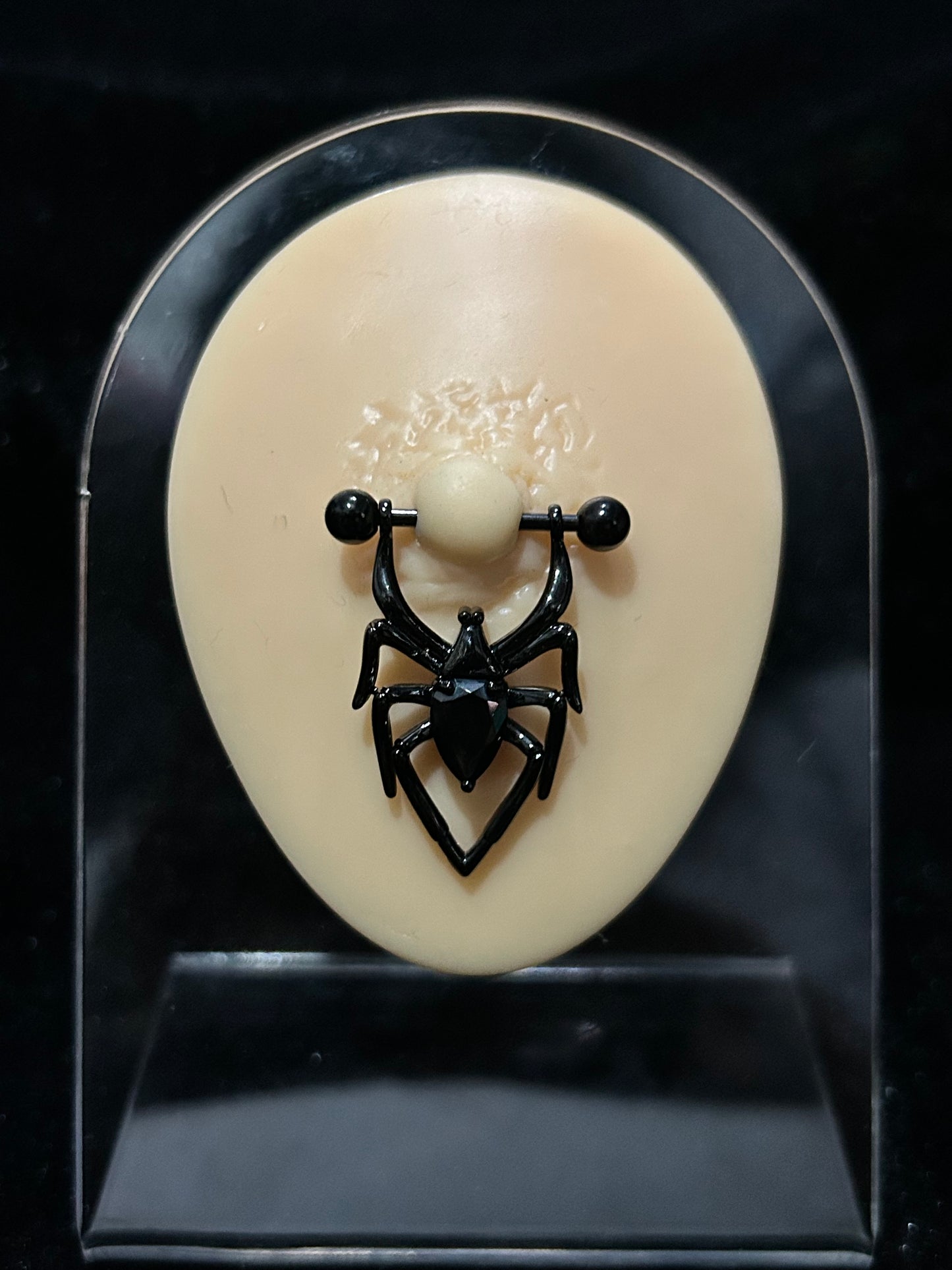 Piercing spider pezon